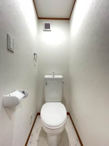 マーレ梅島1階 トイレ