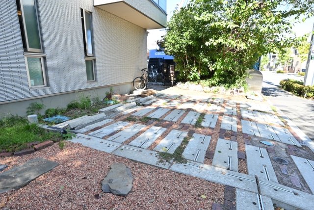 ロックフォレスト302号室 駐車場