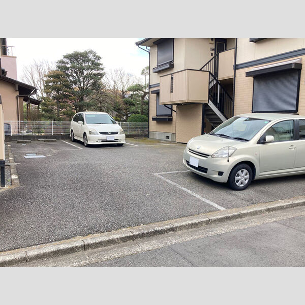 クレセント　ABB101号室 駐車場