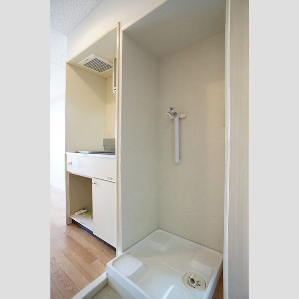 グローリア駒込602号室 玄関には洗濯機置き場♪