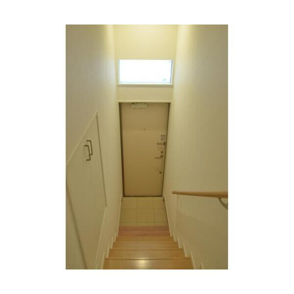 リオン・ドール203号室 玄関