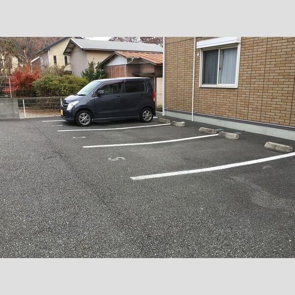 オーキッドハウス 敷地内駐車場です。