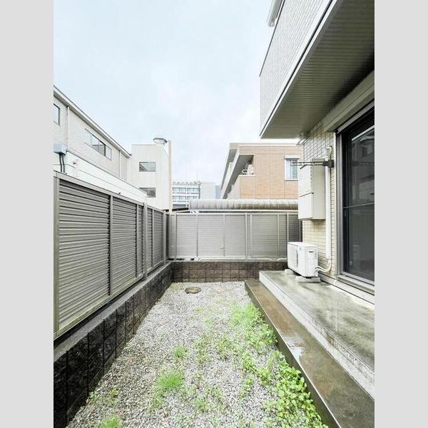 エス プランテ106号室 専用庭