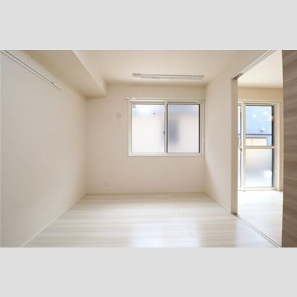 メゾン・ド・シャルマン102号室 洋室6帖