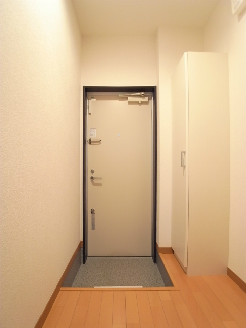 リブリ・ガーデン1階 玄関