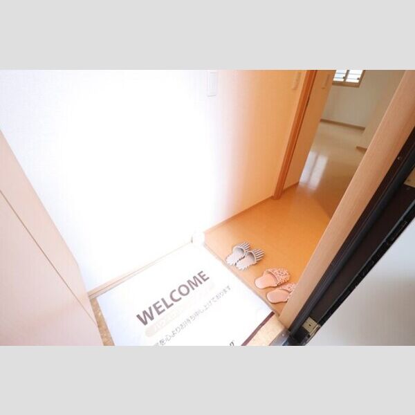 マサーレ・オガワ　B棟102号室 玄関