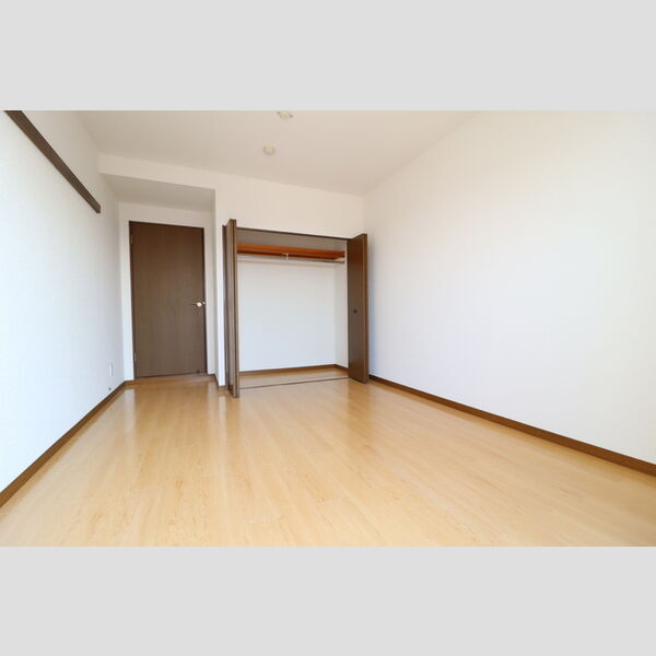 オーシャンビュー壱番館1303号室 洋室