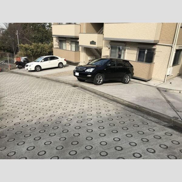 エーリNAKANO 駐車場