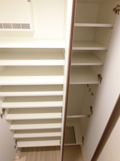 ガーラ・プレシャス三軒茶屋2階 収納