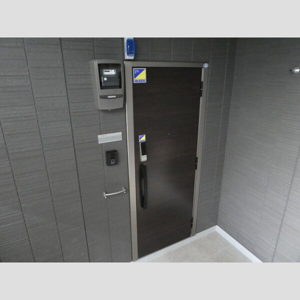 Lumiere101号室 玄関