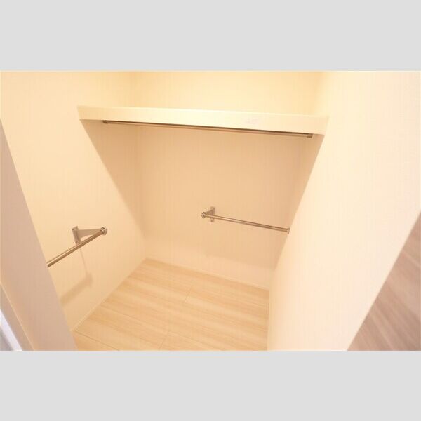 ストリーム久米川102号室 ウォークインクローゼット