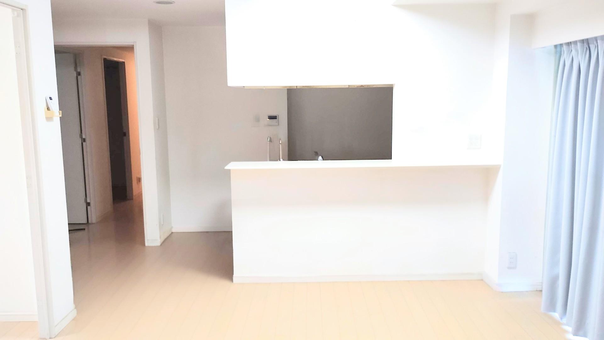 ファミール銀座イースト14階 対面で語り合えるカウンターキッチンで家族も見守れます。