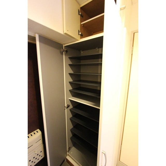 メゾンサモワール402号室 玄関