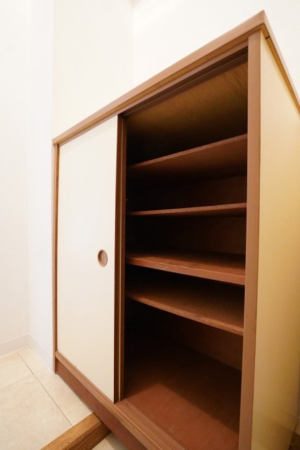 ロイヤルレゾン2階 靴入