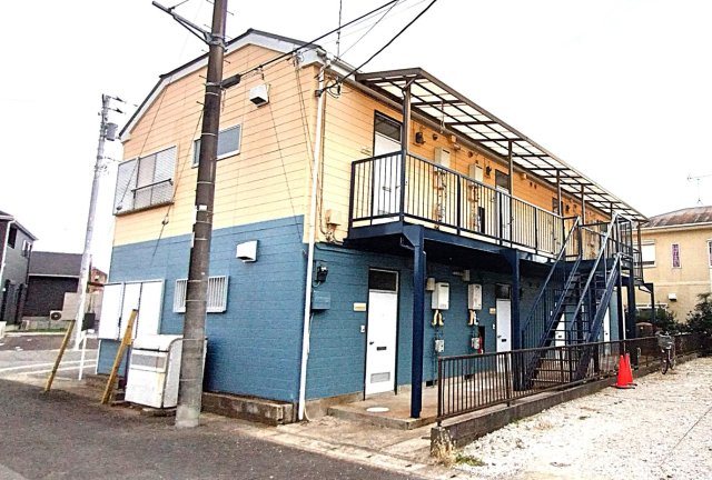 スターハイツ201号室 階段及び鉄部、外壁一部塗装済