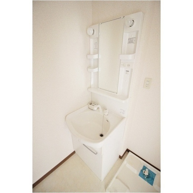 アムール エフ 1番館102号室 内観