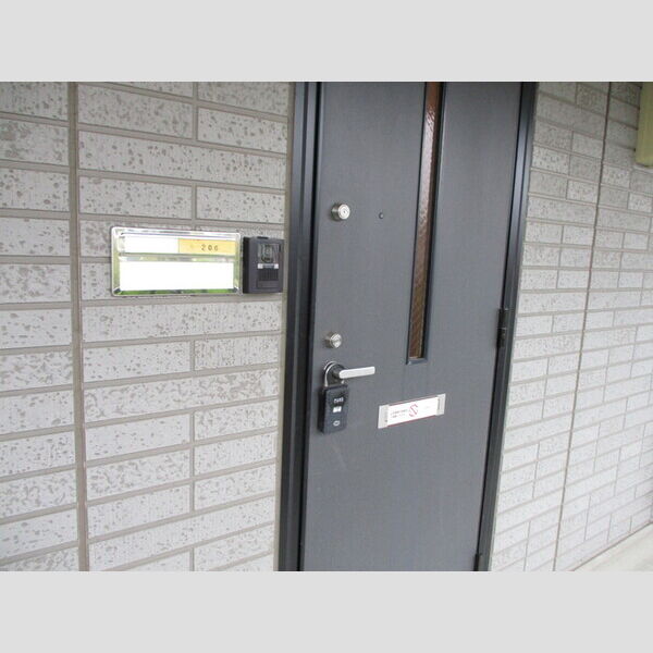 オプス・なのはな206号室 玄関