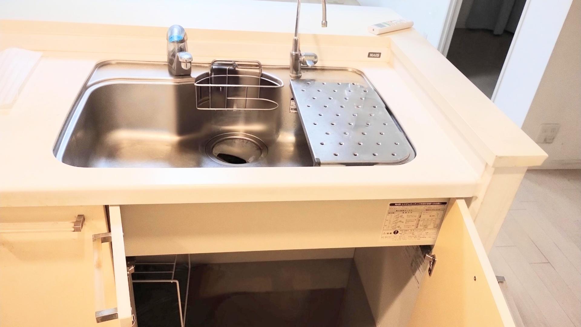 ファミール銀座イースト14階 キッチンには3口コンロやグリル、食洗機も付いていて快適です。