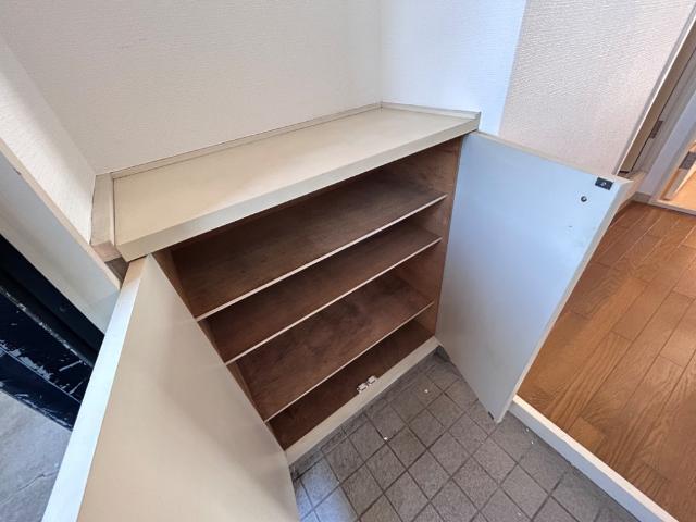 ロイヤルメゾン高森202号室 下駄箱
