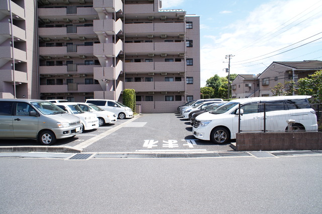 パークヒルズ和光0302号室 駐車場です