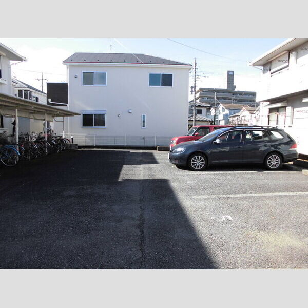 ヴィラモデルナ　A 駐車場