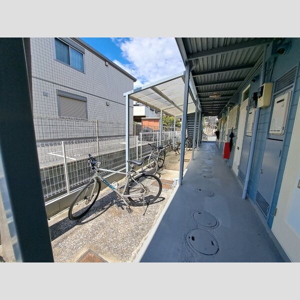 シーサイド金沢103号室 駐輪場