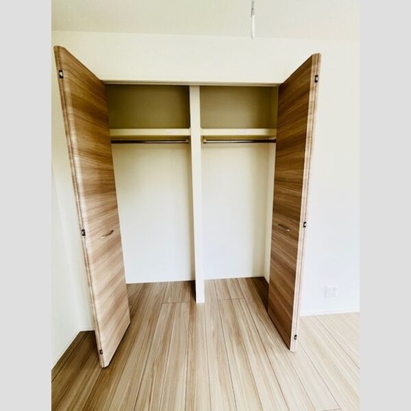 サンブルーム湘南301号室 クローゼット