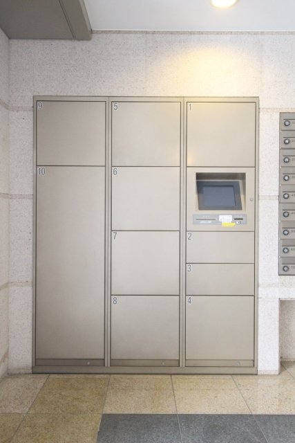 ルーブル学芸大学七番館1階 宅配BOX