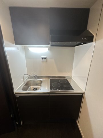 シールーム鵠沼海岸103号室 ２口ＩＨヒーターで料理する方も満足♪キッチン収納スペースも豊富です★
