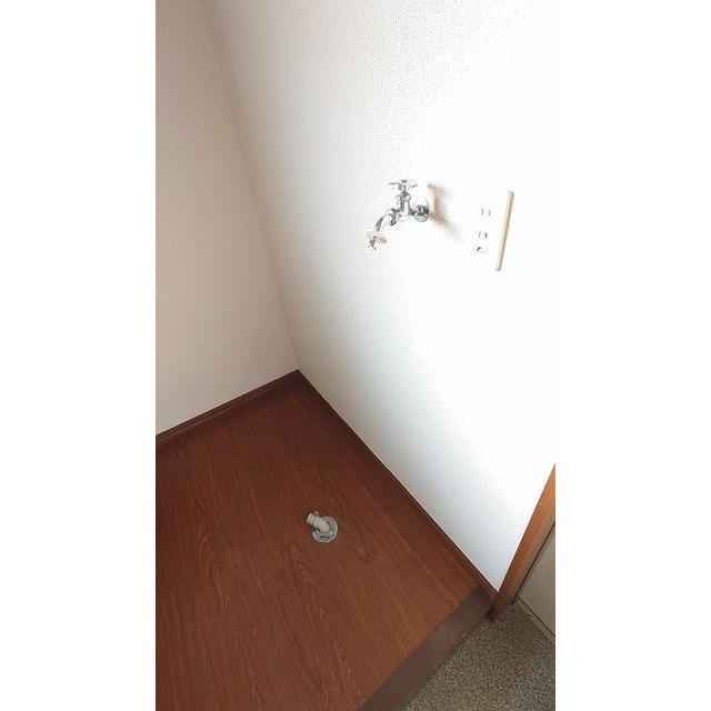 ハイムムラタ002F号室 洗濯機置き場
