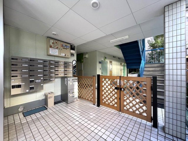 ジュネス３３Ａ2階 エントランス