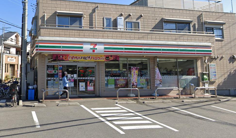ソラリスガーデン柏 【コンビニエンスストア】セブンイレブン 柏関場町店まで136ｍ