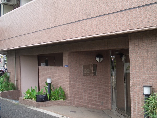 ロイヤルガーデン千鳥町201号室 エントランス