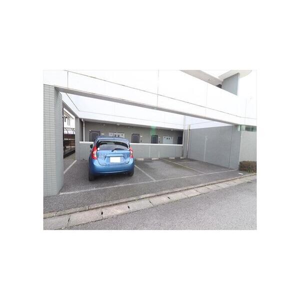 MARECAGE柏303号室 駐車場