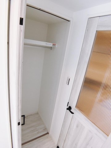 ヴィンティア鶴川 階段下収納とは別にクローゼットもあります。