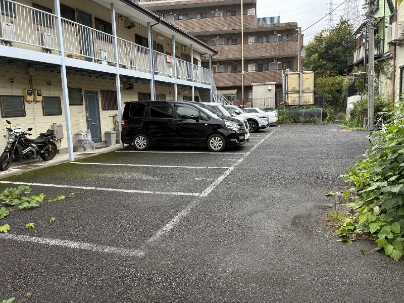 クレール坂下A棟 駐車場