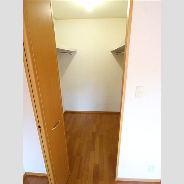 Green Forest聖蹟E102号室 ウォークインクローゼット(2階洋室6帖)