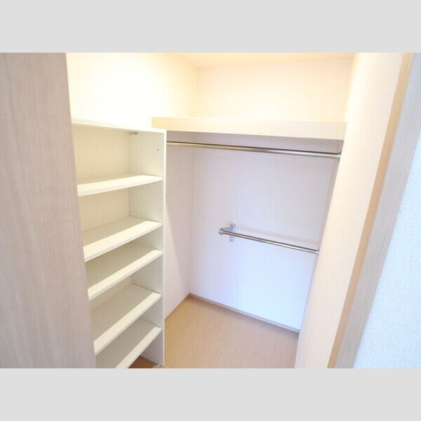 エスポワール　三番館 収納