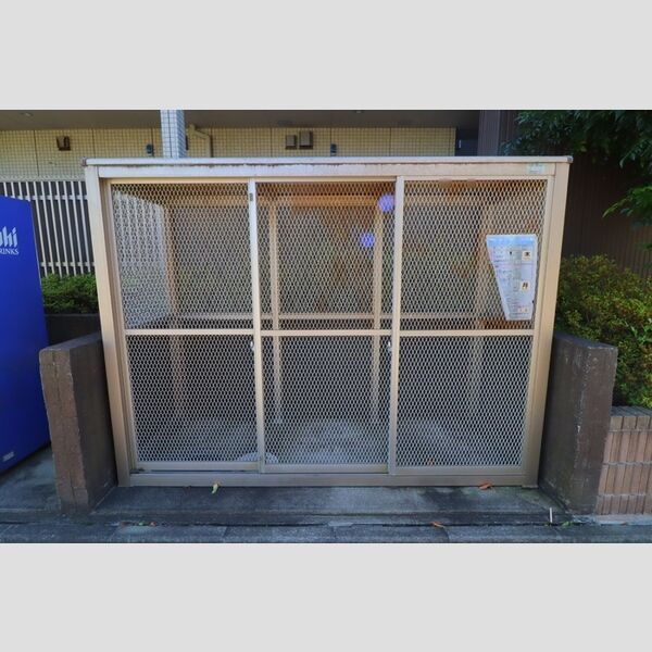 プルミエ106号室 ゴミストッカー