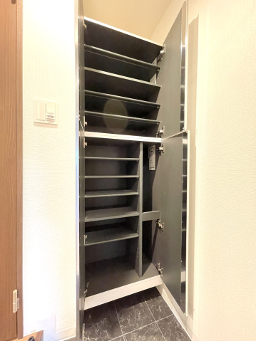 スカイラシクラス平和台401号室 シューズボックス