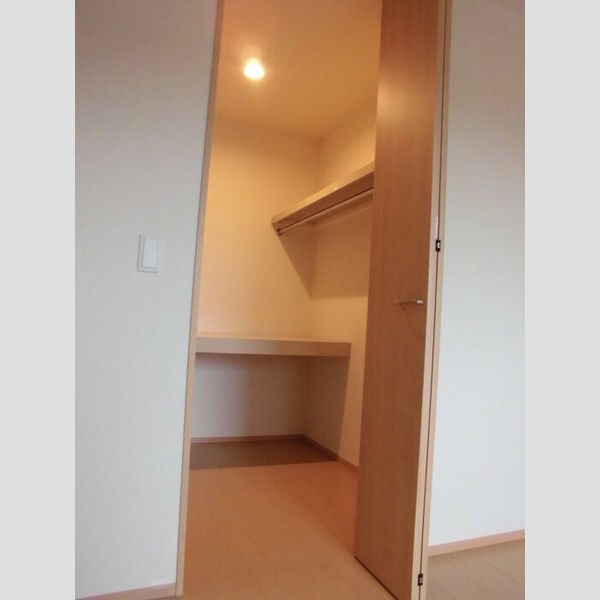 ジャルダンベール　BB105号室 ウォークインクローゼット