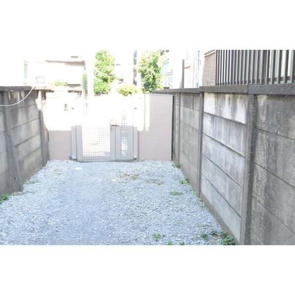 ラターシュ本郷301号室 駐車場