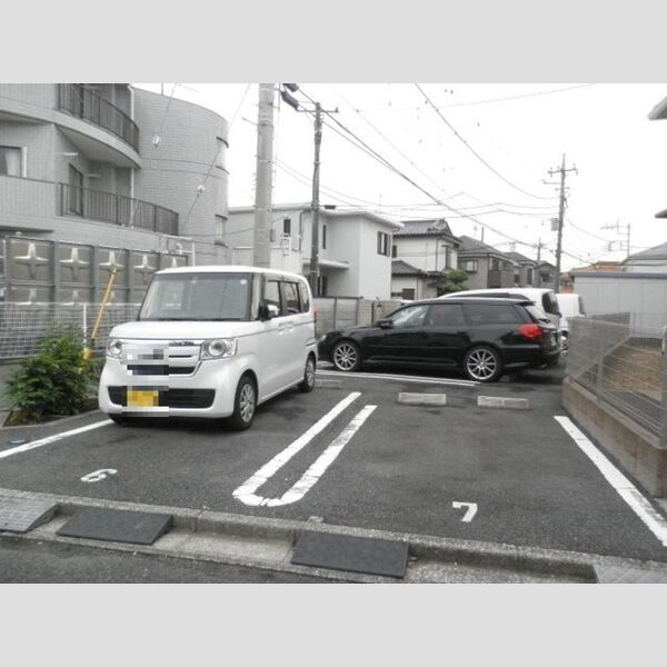グリーンフォレスト　Ⅱ201号室 駐車場