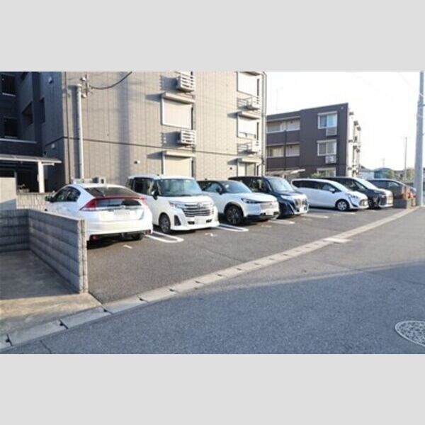ウエスト レジデンス206号室 駐車場