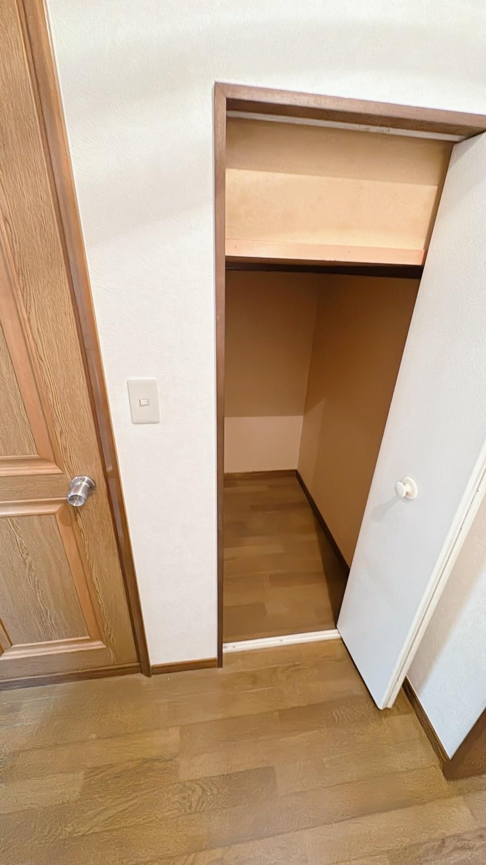 千葉市中央区 花輪町 2階建 ５ＤＫ 収納