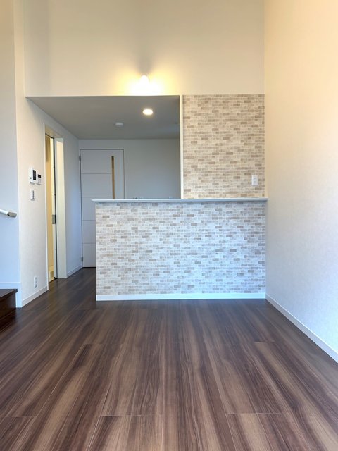 Ｋｒａｓｓｙ湘南羽鳥0101号室 リビング