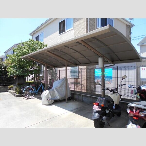 ラエティティア202号室 駐輪場