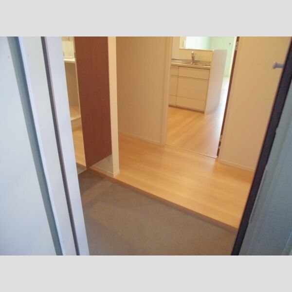 ソレイユM 玄関