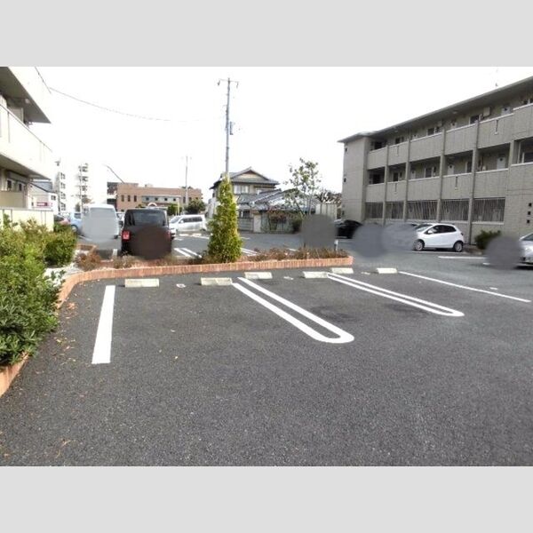 コルティーZ 駐車場