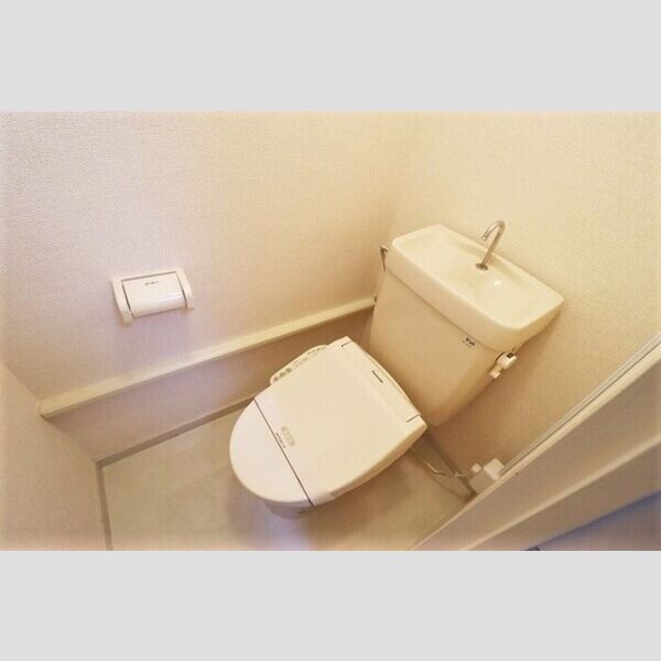 松丸第二コーポラス201号室 トイレ　温水洗浄暖房便座